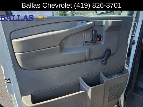 Used 2010 Chevrolet Express 2500 RWD image 22