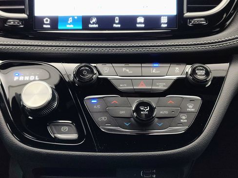 New 2026 Chrysler Pacifica Select w/ S Appearance Package FWD image 34