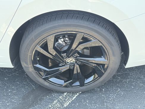 Used 2026 Volkswagen Jetta SE w/ Black Wheel Package FWD image 10
