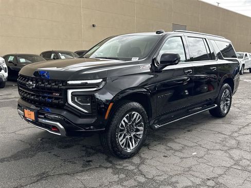 Used 2025 Chevrolet Suburban Z71 image 7