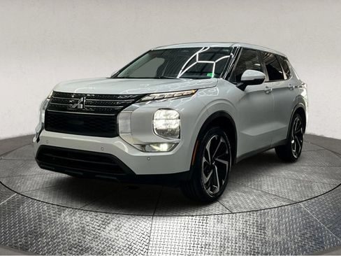 Used 2022 Mitsubishi Outlander SE image 4