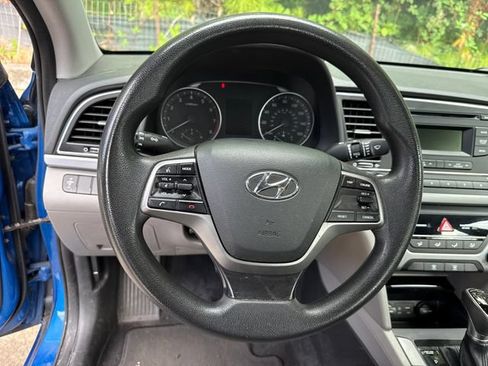 Used 2017 Hyundai Elantra SE FWD image 17