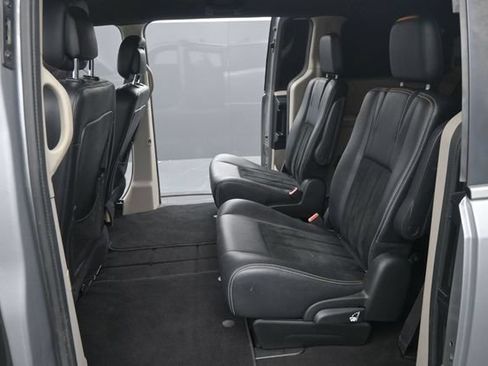 Used 2018 Dodge Grand Caravan SXT FWD image 13