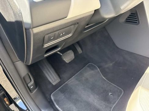 Used 2025 Land Rover Discovery S AWD/4WD image 28