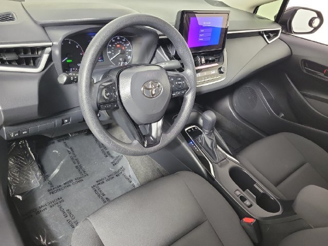 Used 2025 Toyota Corolla LE FWD image 18