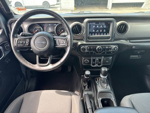 Used 2021 Jeep Gladiator Sport image 7