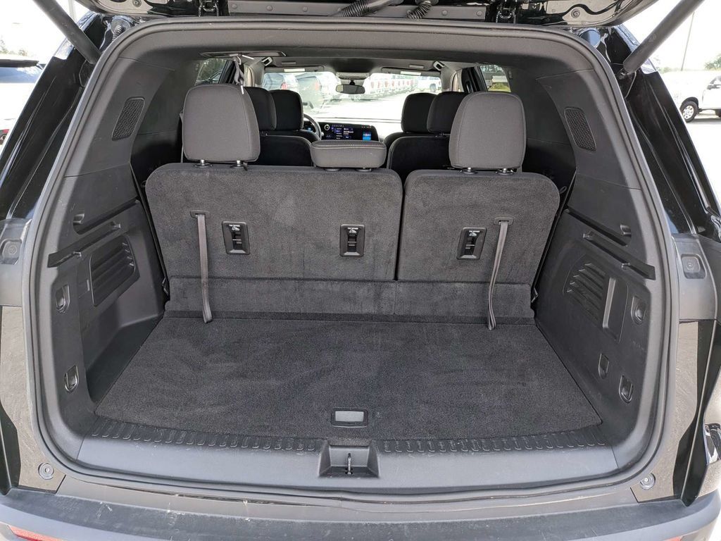 Used 2026 Chevrolet Traverse LT FWD image 10