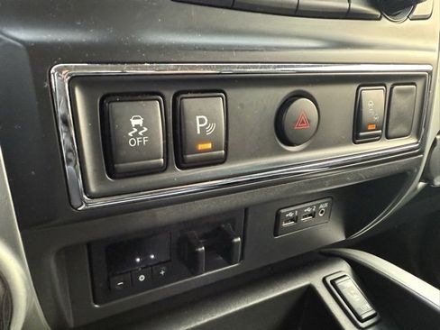 Used 2019 Nissan Titan SV w/ SV Convenience Package image 22