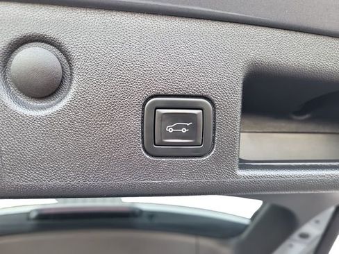 Used 2023 Chevrolet Equinox LT image 23