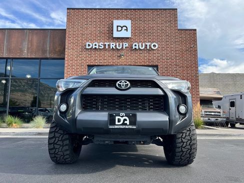 Used 2018 Toyota 4Runner SR5 Premium AWD/4WD image 2