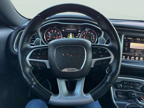 Used 2015 Dodge Challenger SRT image 30