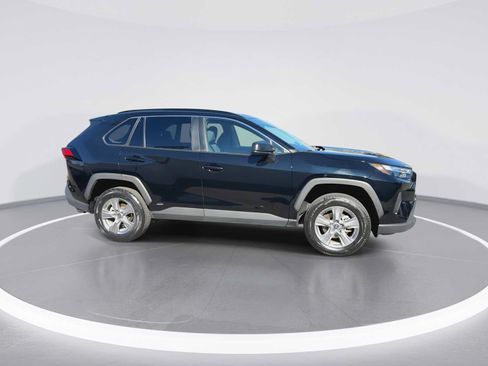 Used 2025 Toyota RAV4 LE AWD/4WD image 9