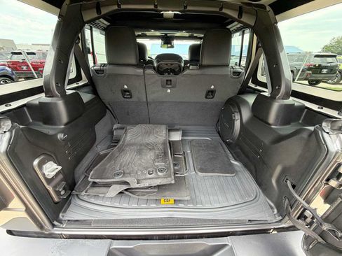Used 2026 Jeep Wrangler Unlimited Rubicon AWD/4WD image 27