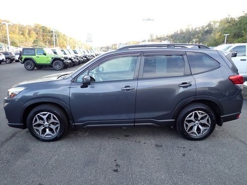 Used 2020 Subaru Forester Premium image 2