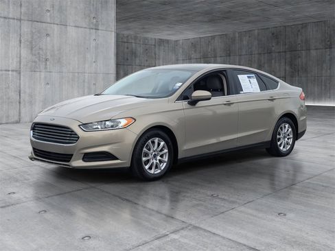 Used 2015 Ford Fusion S image 2