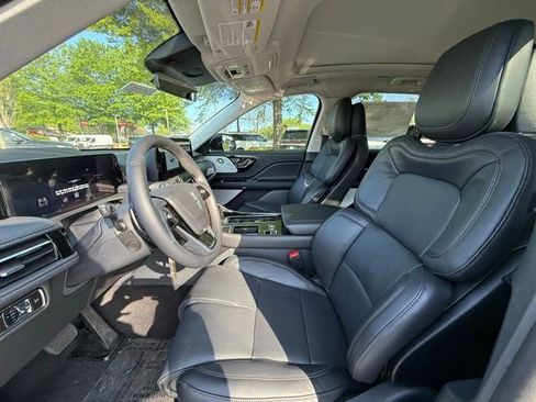 New 2025 Lincoln Aviator Reserve w/ Luxury Package image 11