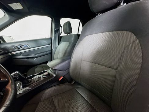 Used 2018 Ford Explorer XLT AWD/4WD image 21