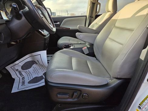 Used 2019 Toyota Sienna Limited Premium image 15