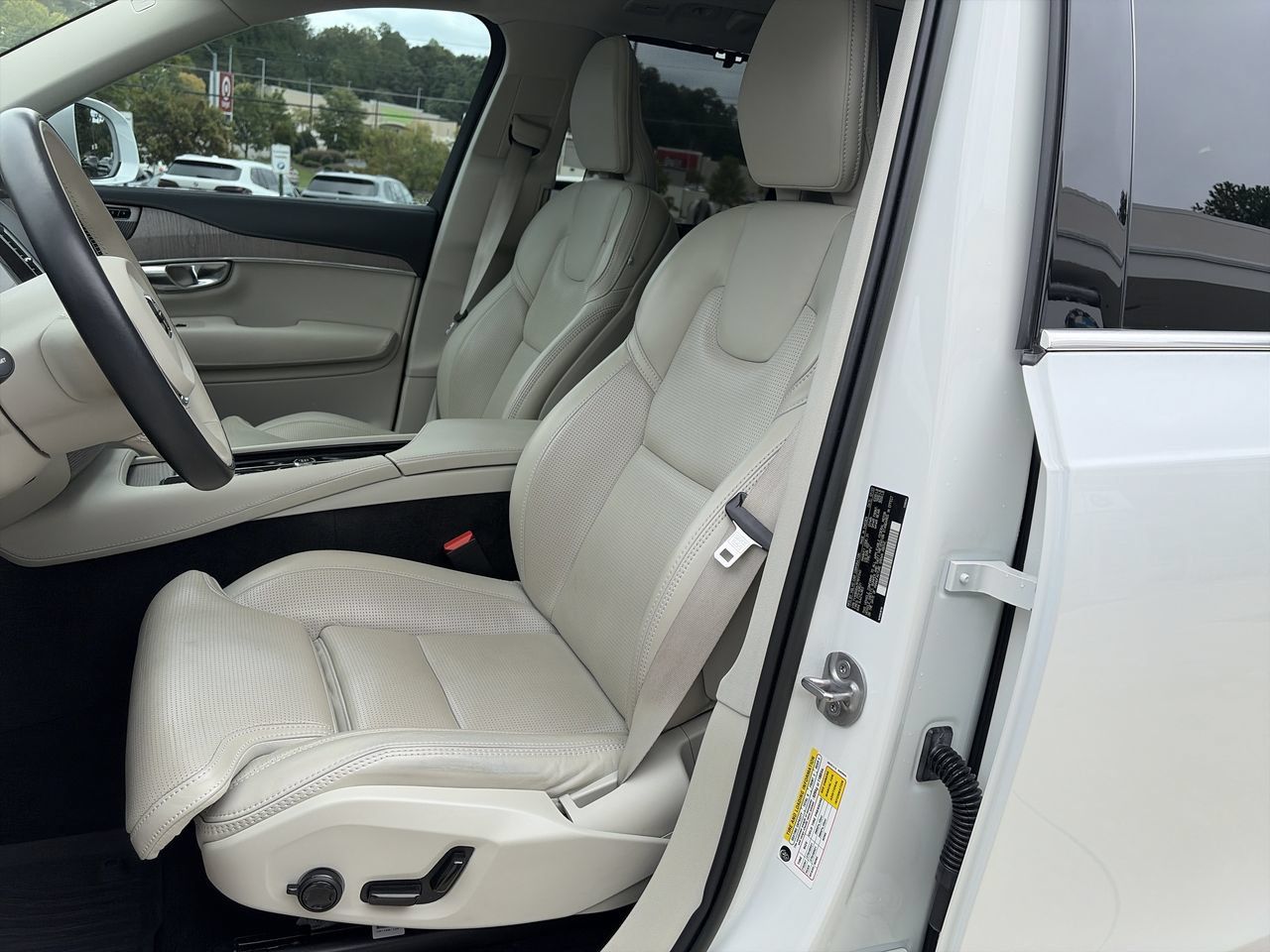 Used 2023 Volvo XC90 T8 Ultimate AWD/4WD image 14
