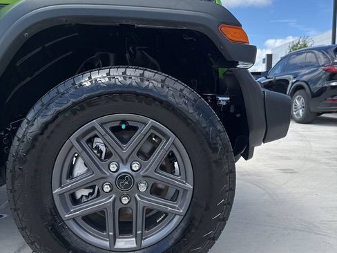 Used 2025 Jeep Wrangler Sport AWD/4WD image 24