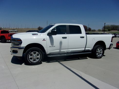 Used 2025 RAM 2500 Big Horn AWD/4WD image 7