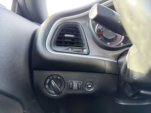 Used 2019 Dodge Challenger SXT image 20