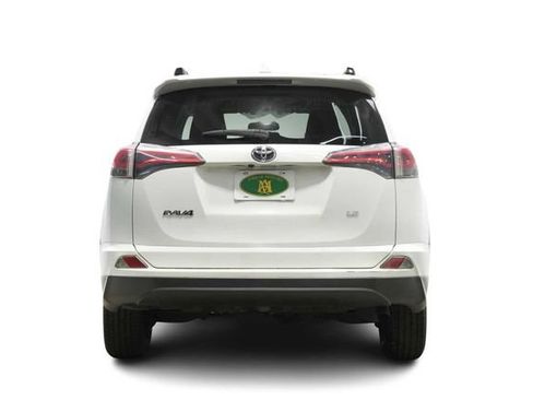 Used 2018 Toyota RAV4 LE FWD image 6