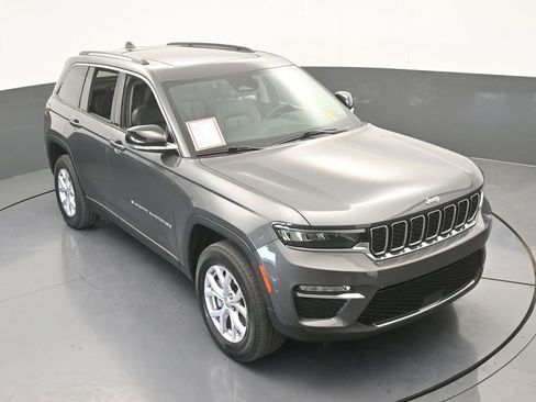 Used 2022 Jeep Grand Cherokee Limited image 58