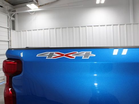 Used 2023 Chevrolet Silverado 1500 Custom image 13