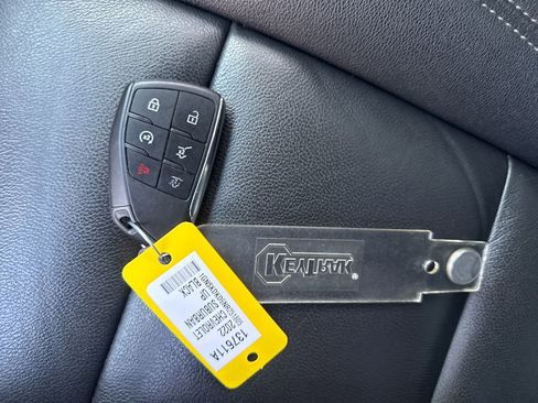 Used 2022 Chevrolet Suburban Z71 image 29