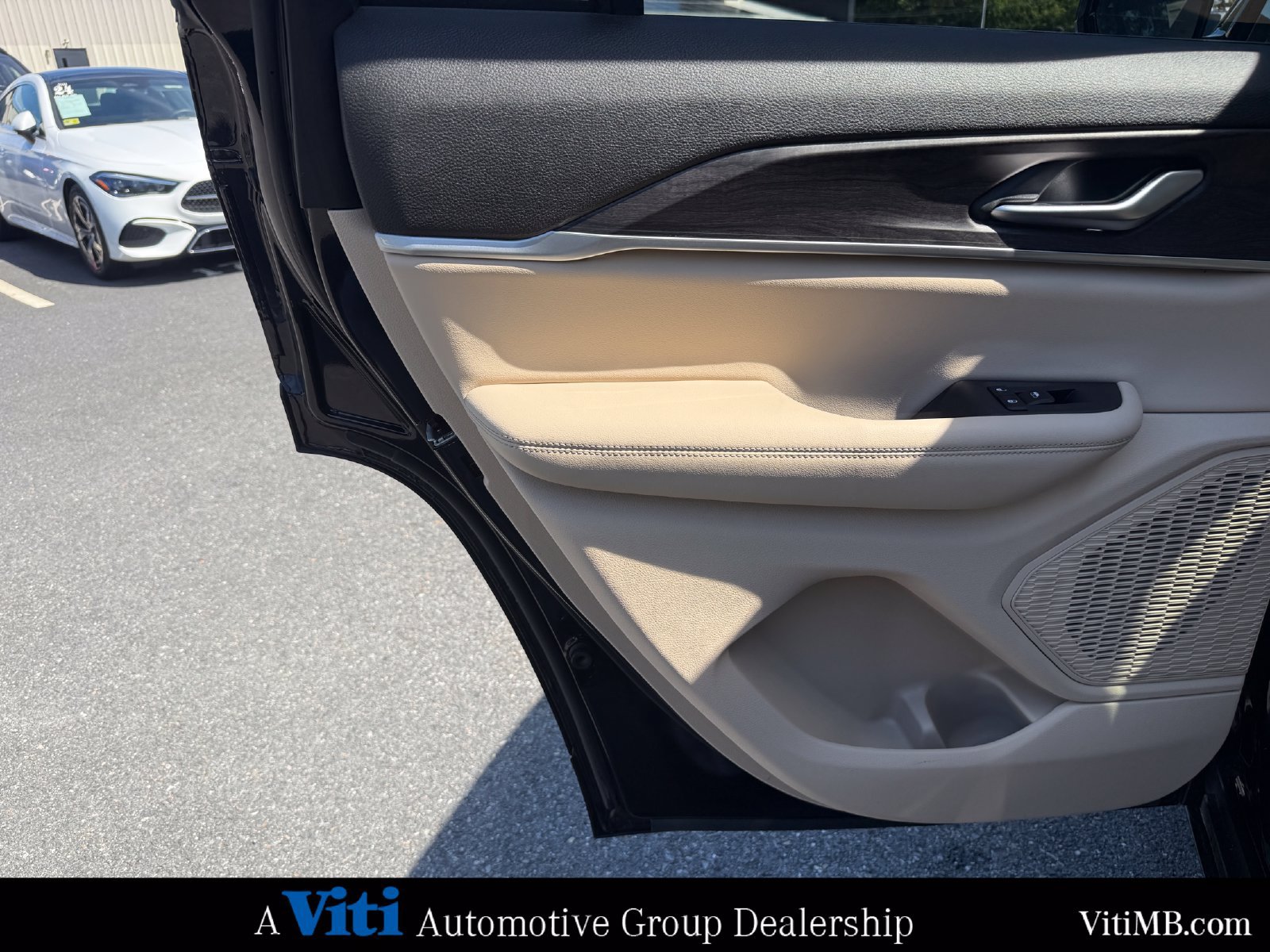 Used 2023 Jeep Grand Cherokee Limited AWD/4WD image 20