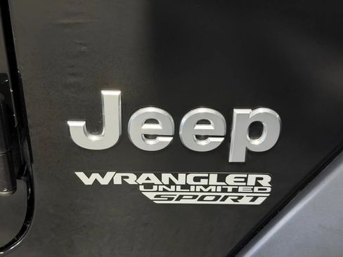 Used 2018 Jeep Wrangler Unlimited Sport S AWD/4WD image 11