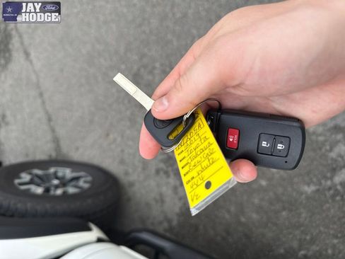 Used 2019 Toyota Tacoma TRD Off-Road image 32