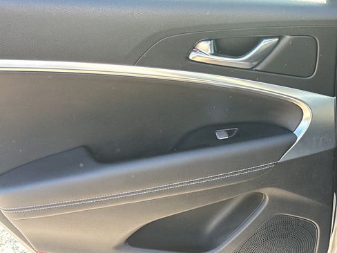 Used 2025 Genesis G70 2.5T RWD image 21