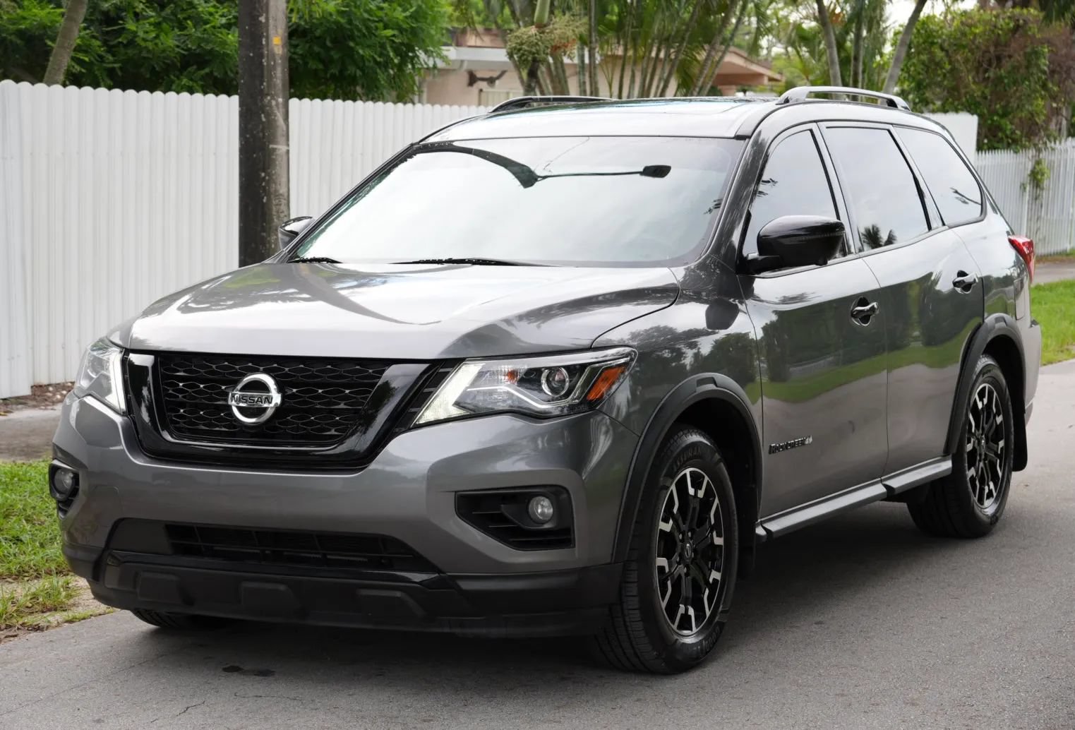 Used 2020 Nissan Pathfinder SL FWD image 4