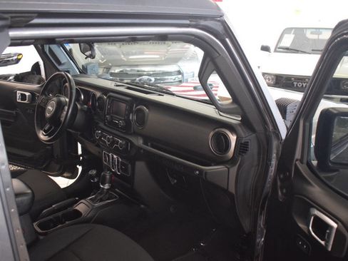 Used 2018 Jeep Wrangler Unlimited Sport S AWD/4WD image 45