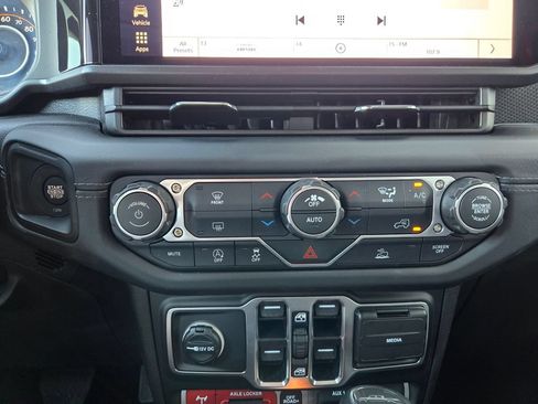 Used 2026 Jeep Gladiator Mojave AWD/4WD image 26