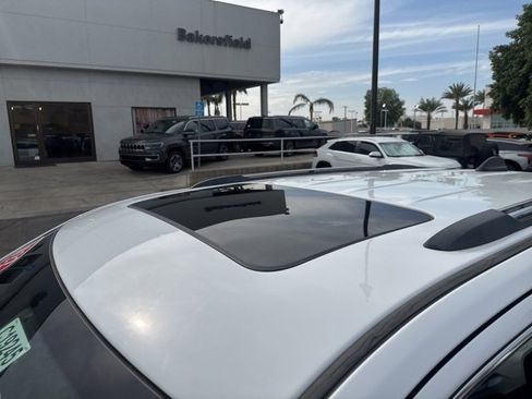 Used 2022 Jeep Grand Cherokee Limited image 35