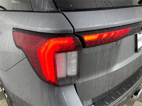 Used 2025 Ford Explorer ST-Line image 19