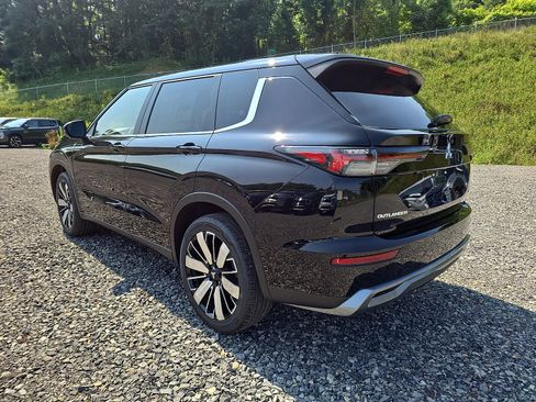 New 2025 Mitsubishi Outlander SE image 6