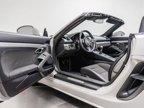 Used 2023 Porsche 718 Boxster GTS RWD image 21