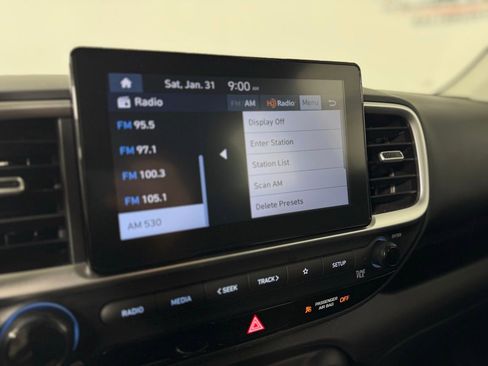 Used 2025 Hyundai Venue SEL image 15