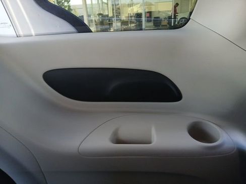 Used 2024 Chrysler Pacifica Touring-L image 43