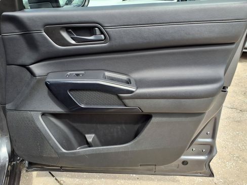Used 2025 Nissan Pathfinder SV FWD image 12