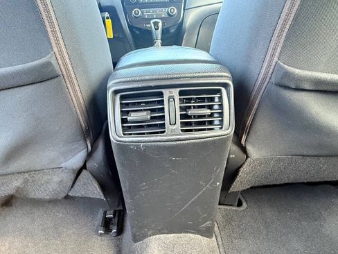 Used 2017 Nissan Rogue S FWD image 25