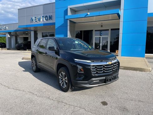 Used 2025 Chevrolet Equinox LT FWD image 2