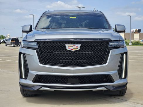 Used 2024 Cadillac Escalade ESV V w/ Heavy-Duty Trailer Package AWD/4WD image 6