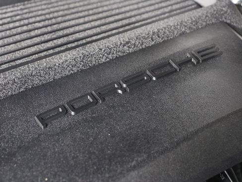 Certified 2023 Porsche Macan AWD/4WD image 27