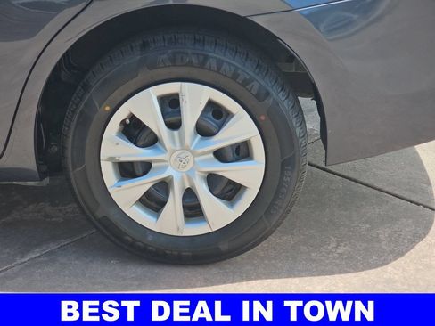 Used 2015 Toyota Corolla L FWD image 35