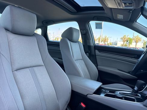Used 2018 Honda Accord EX image 32